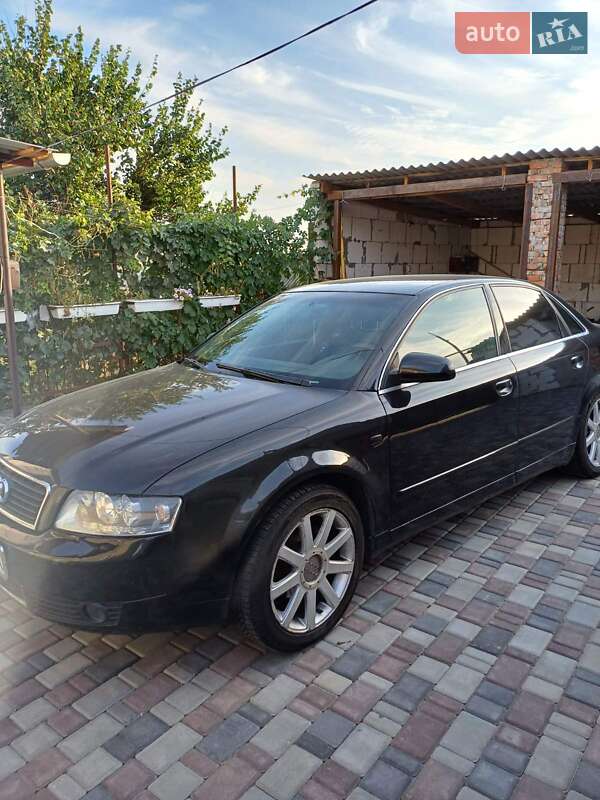 Седан Audi A4 2001 в Кельменцах