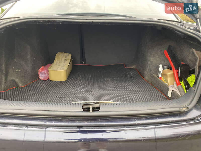 Седан Audi A4 1996 в Нововолынске