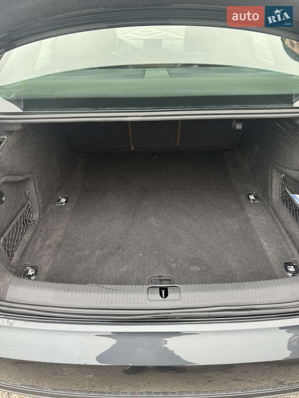 Седан Audi A4 2017 в Львове