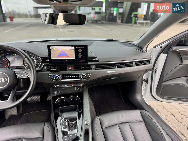Седан Audi A4 2021 в Николаеве