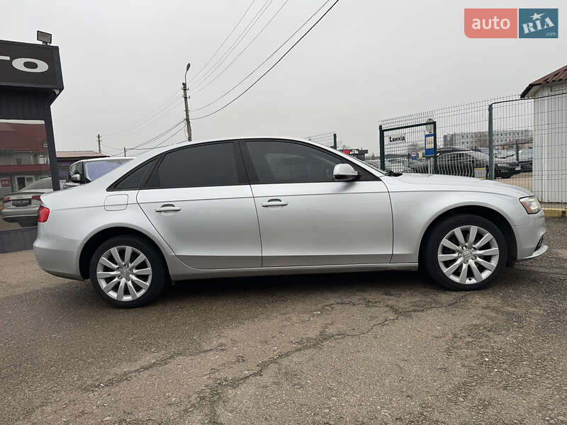 Седан Audi A4 2012 в Києві