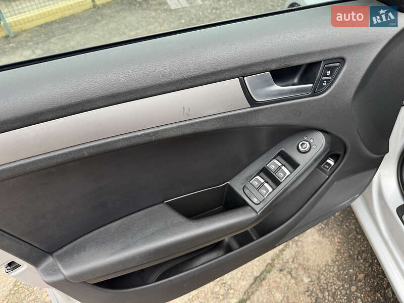 Седан Audi A4 2012 в Києві