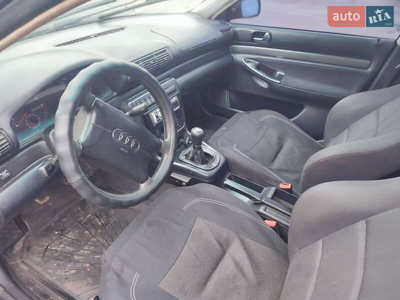 Седан Audi A4 1996 в Коломые