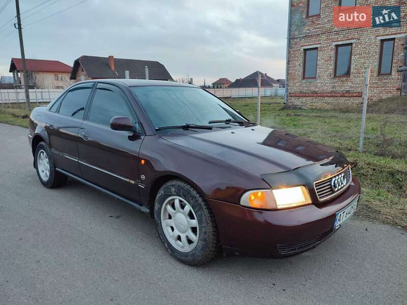 Седан Audi A4 1996 в Коломые
