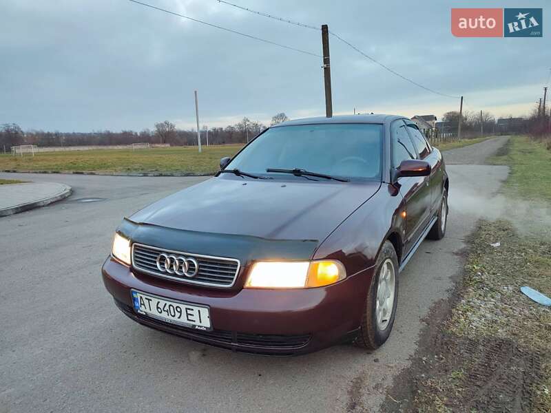 Седан Audi A4 1996 в Коломые