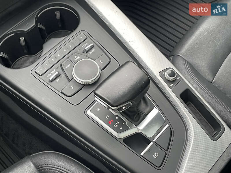 Седан Audi A4 2015 в Киеве