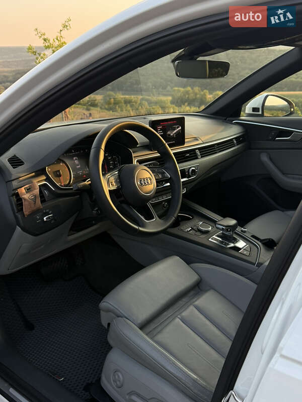 Седан Audi A4 2018 в Одессе