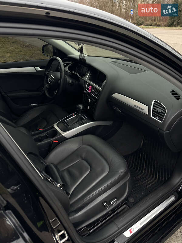 Седан Audi A4 2013 в Львові