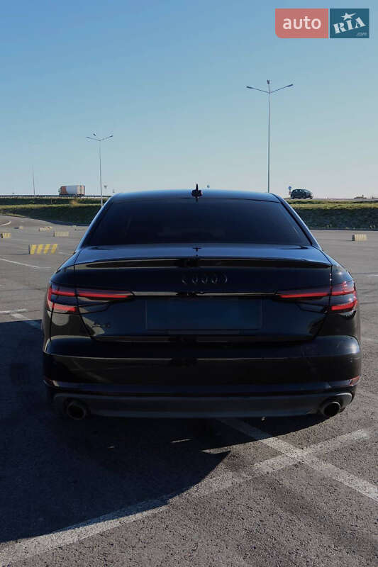 Седан Audi A4 2016 в Львове