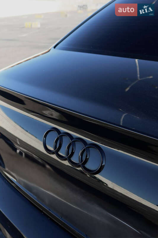 Седан Audi A4 2016 в Львове