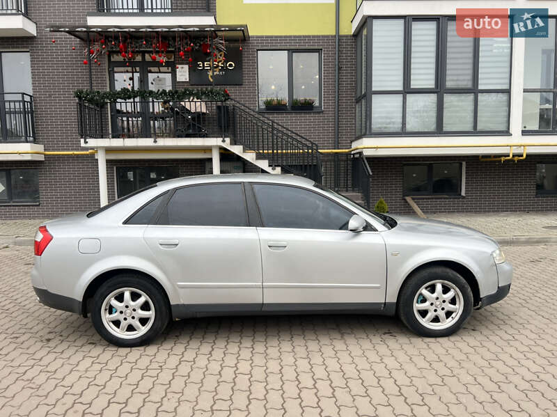 Седан Audi A4 2001 в Жовкве