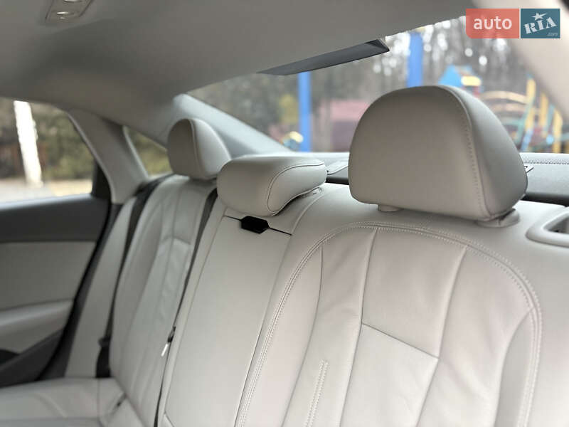 Седан Audi A4 2018 в Тернополе