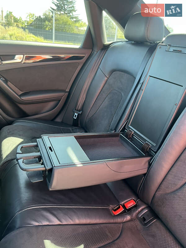 Седан Audi A4 2015 в Нововолынске