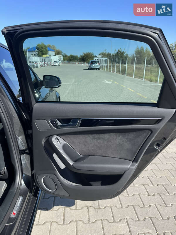 Седан Audi A4 2015 в Нововолынске