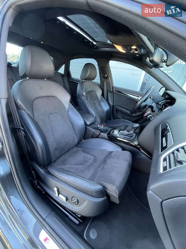 Седан Audi A4 2015 в Нововолынске