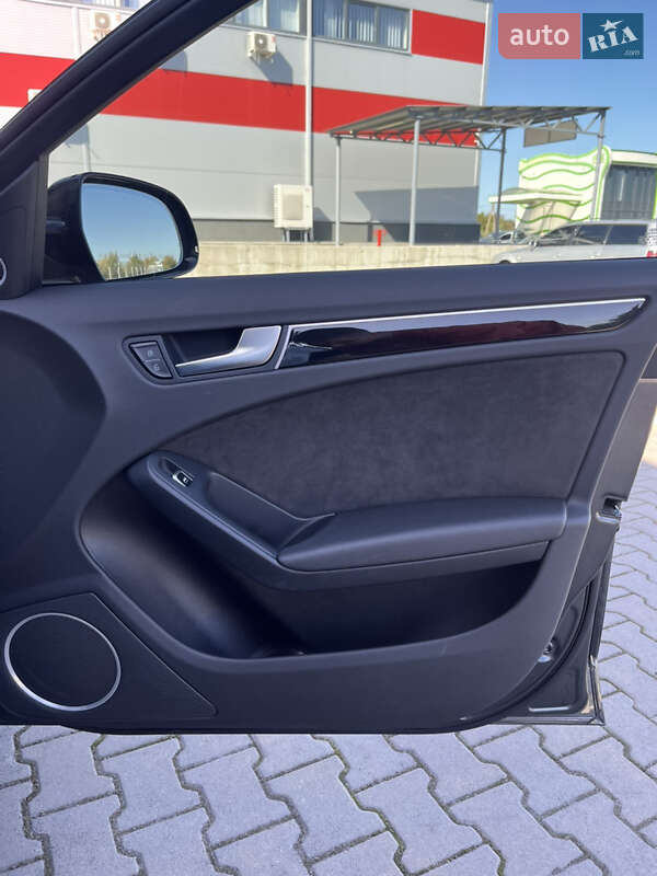 Седан Audi A4 2015 в Нововолынске