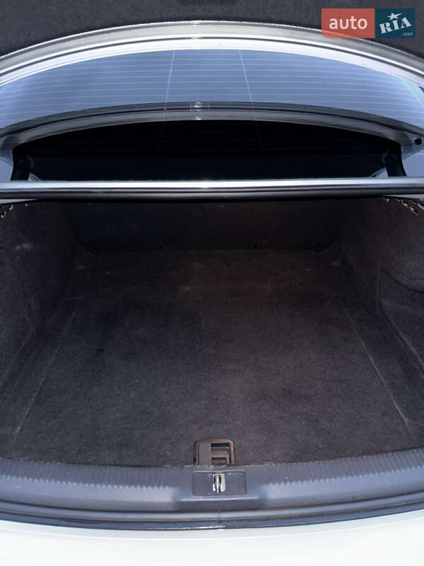 Седан Audi A4 2012 в Кривом Роге