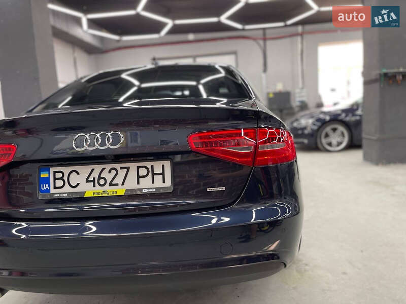 Седан Audi A4 2013 в Львове