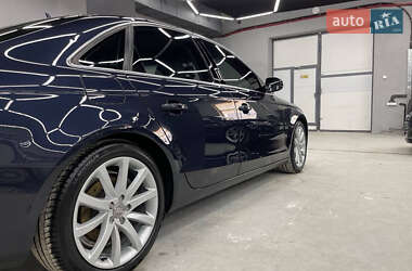 Седан Audi A4 2013 в Львове