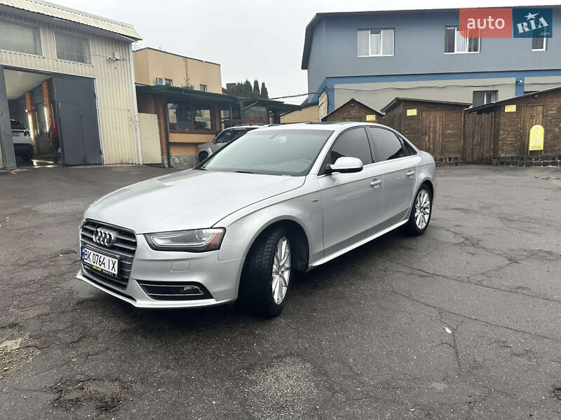 Седан Audi A4 2014 в Остроге
