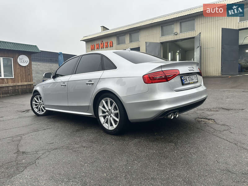 Седан Audi A4 2014 в Остроге