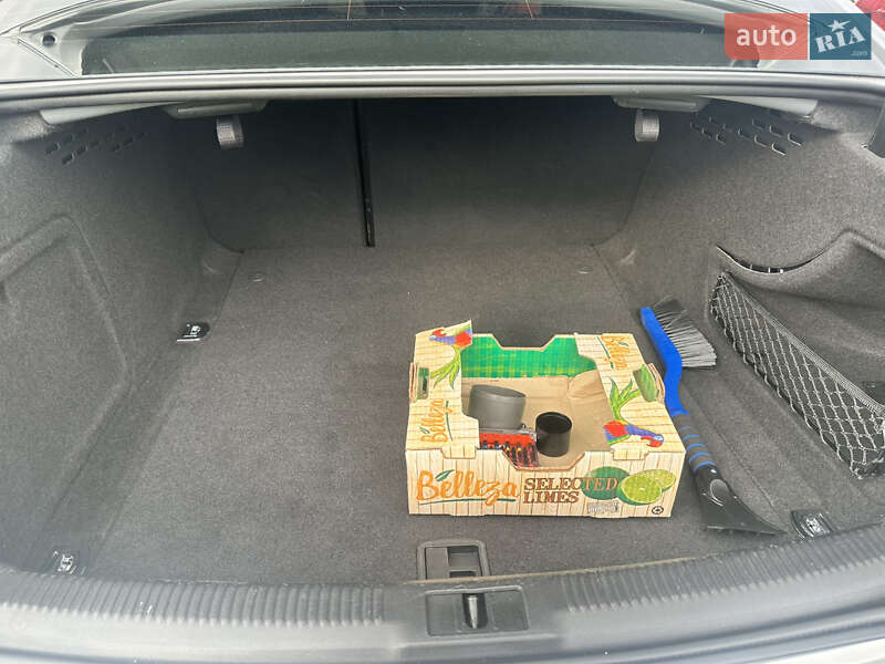 Седан Audi A4 2014 в Остроге