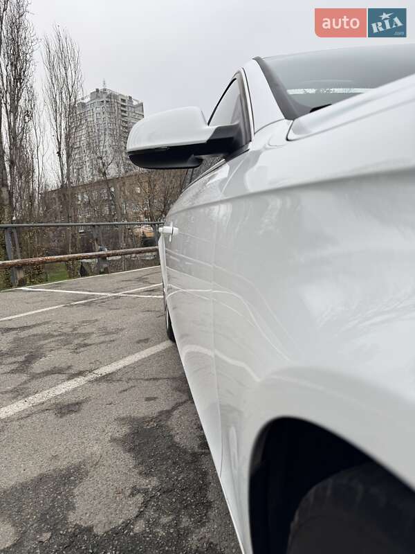 Седан Audi A4 2012 в Вишневом