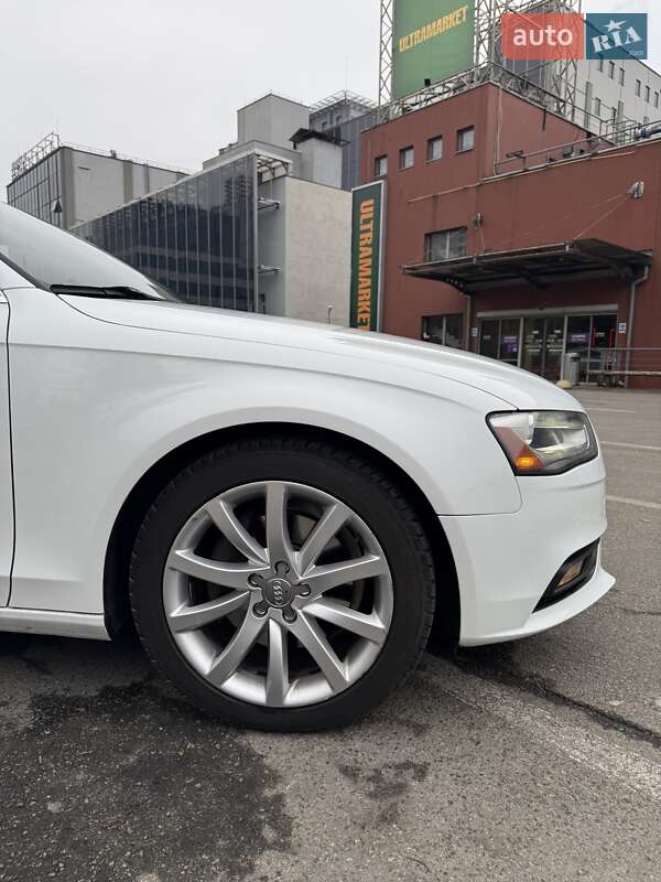 Седан Audi A4 2012 в Вишневом