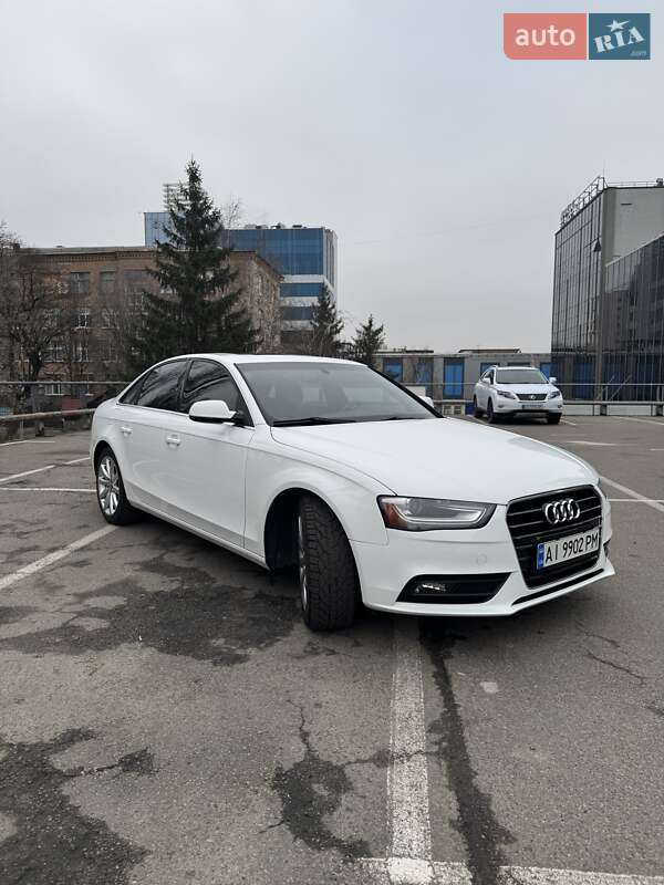 Седан Audi A4 2012 в Вишневом