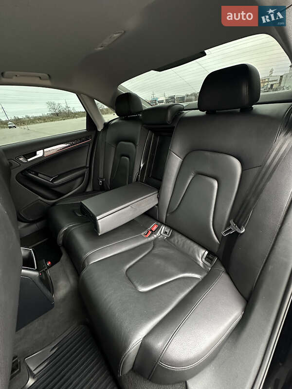 Седан Audi A4 2013 в Днепре