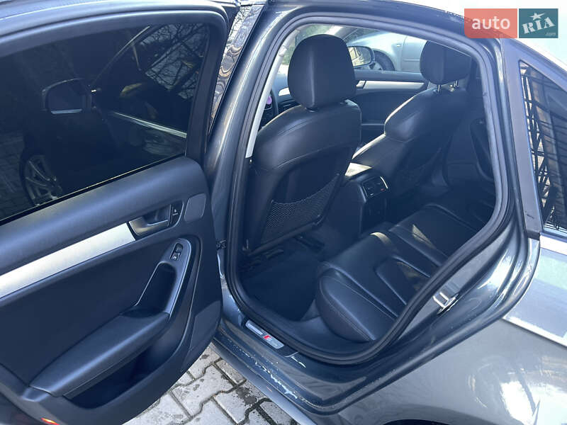 Седан Audi A4 2012 в Теребовле