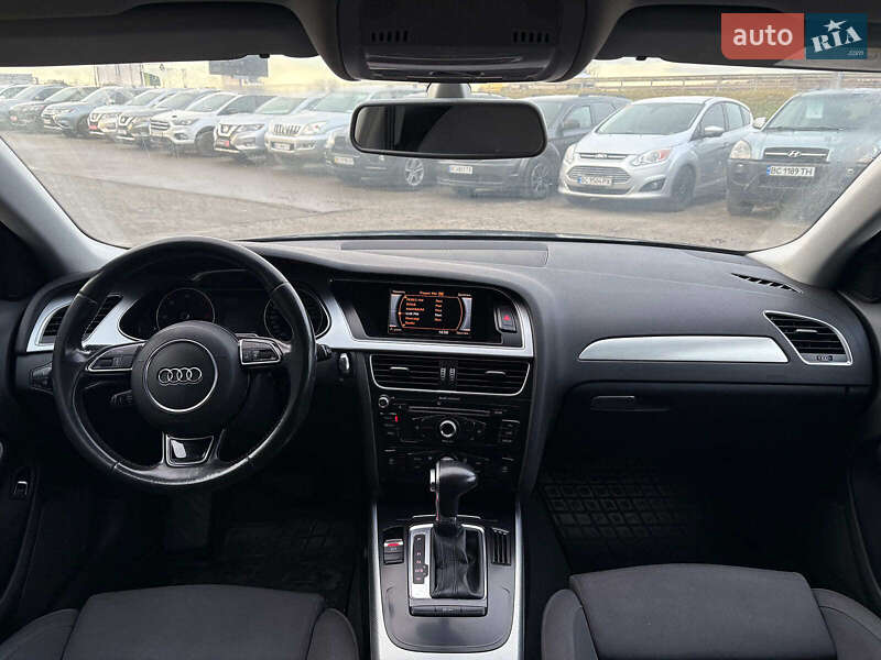 Седан Audi A4 2015 в Львове