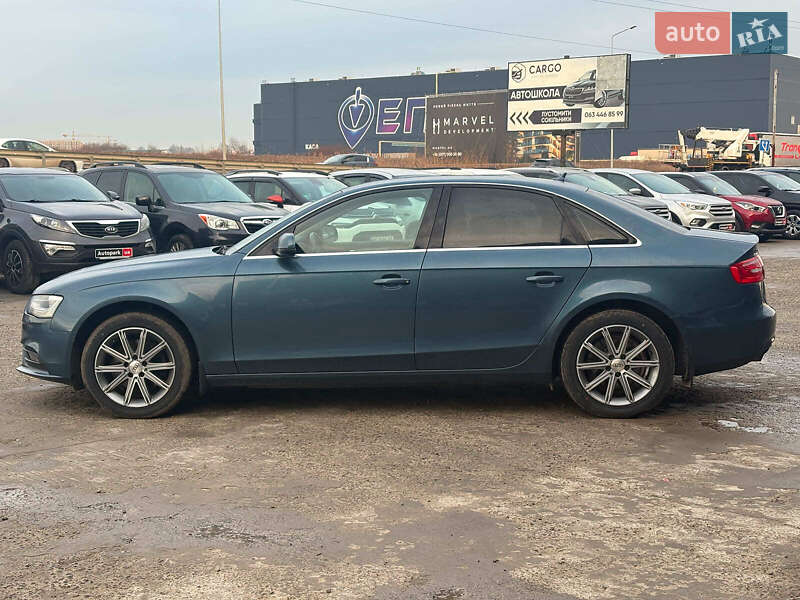 Седан Audi A4 2015 в Львове