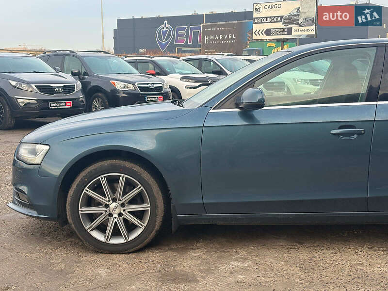 Седан Audi A4 2015 в Львове