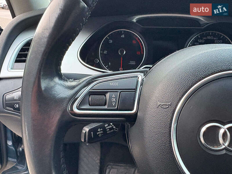 Седан Audi A4 2015 в Львове
