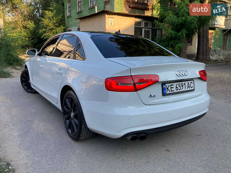 Седан Audi A4 2012 в Днепре