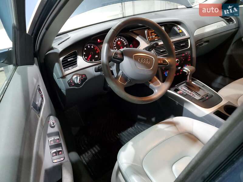 Седан Audi A4 2015 в Львове
