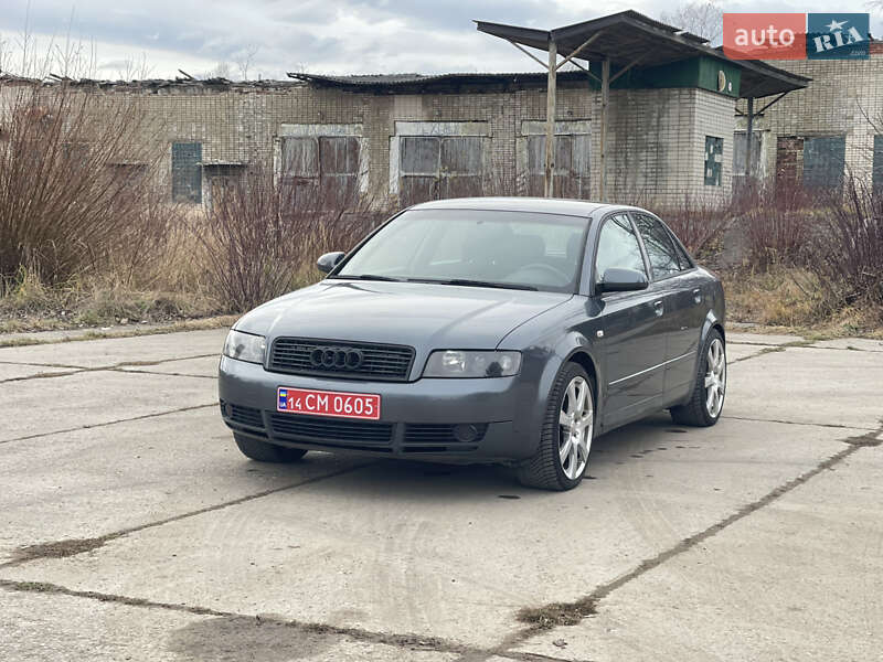 Седан Audi A4 2003 в Надворной
