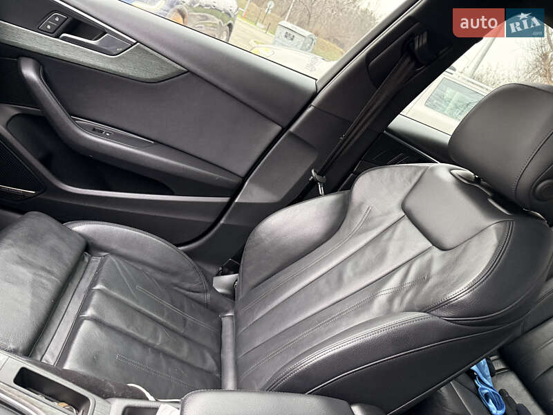 Седан Audi A4 2017 в Киеве