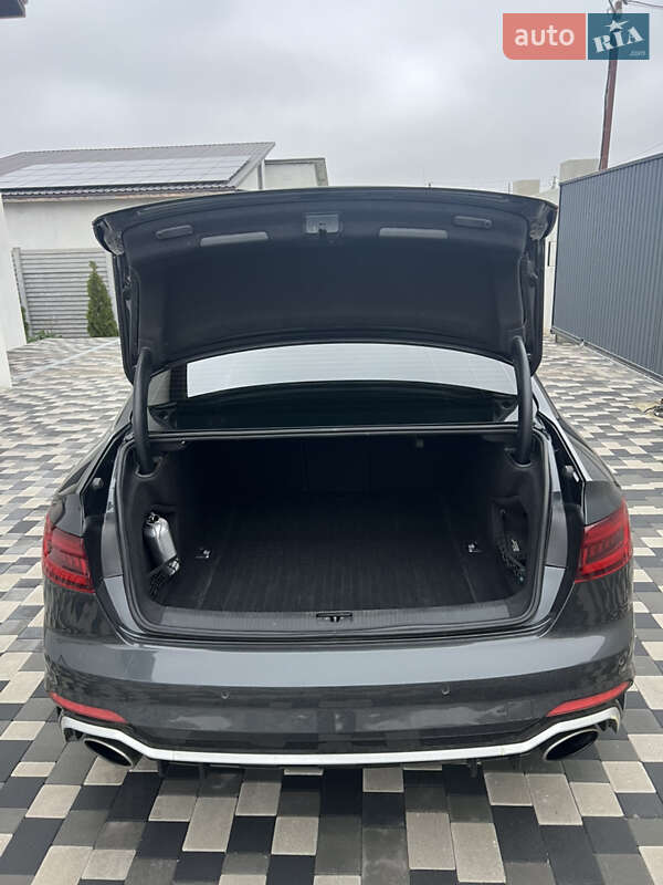 Седан Audi A4 2018 в Дніпрі