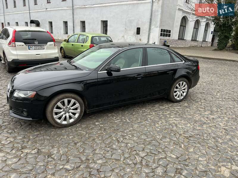 Седан Audi A4 2010 в Луцке