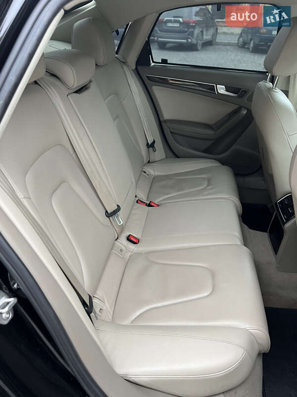 Седан Audi A4 2010 в Луцке