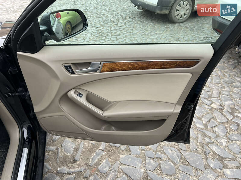 Седан Audi A4 2010 в Луцке