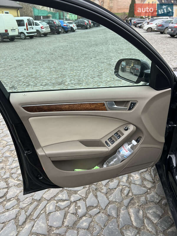 Седан Audi A4 2010 в Луцке