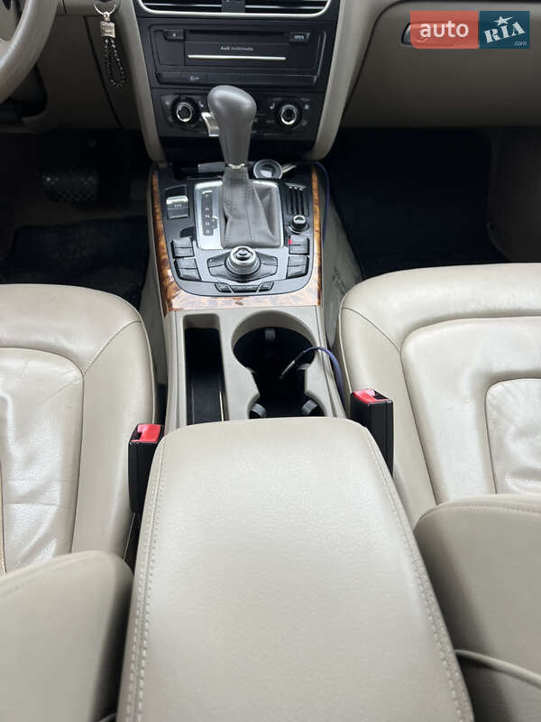 Седан Audi A4 2010 в Луцке