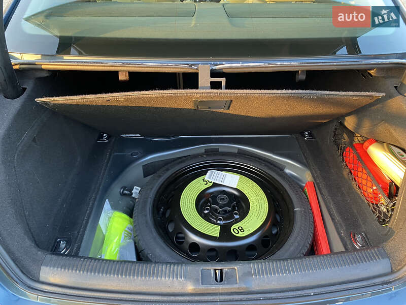 Седан Audi A4 2014 в Львове