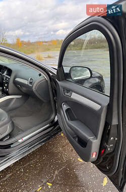 Седан Audi A4 2015 в Звягеле