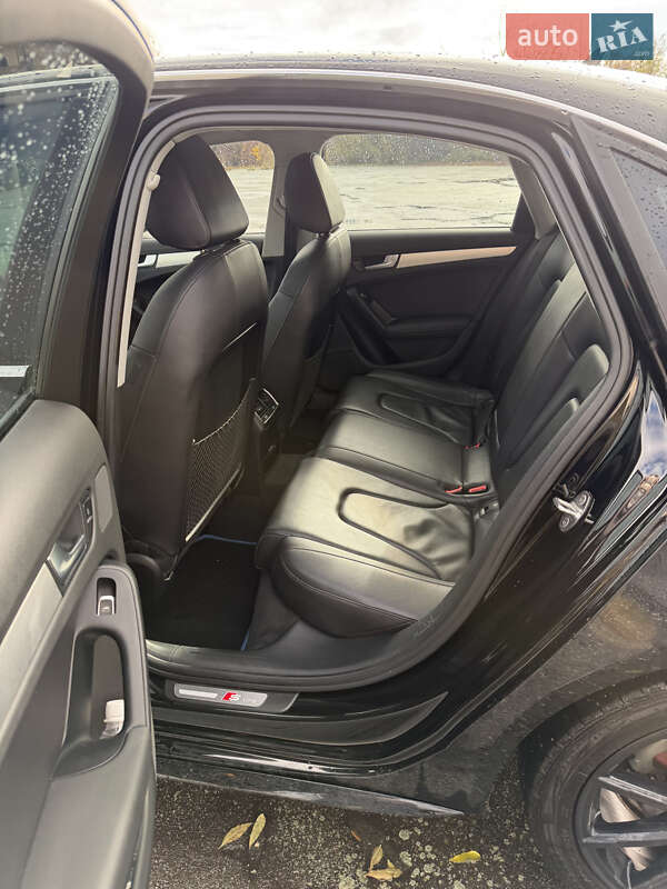 Седан Audi A4 2015 в Звягеле