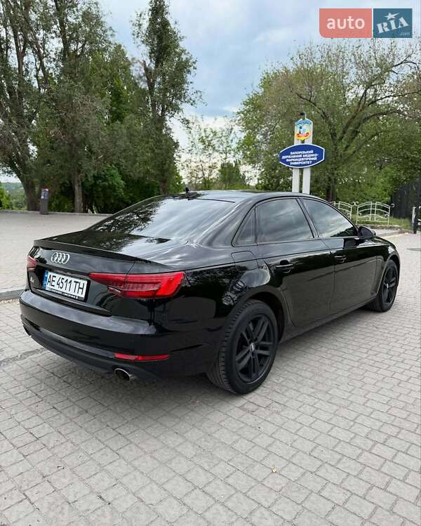 Седан Audi A4 2015 в Львове