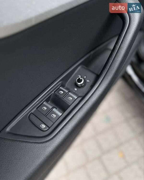 Седан Audi A4 2015 в Львове